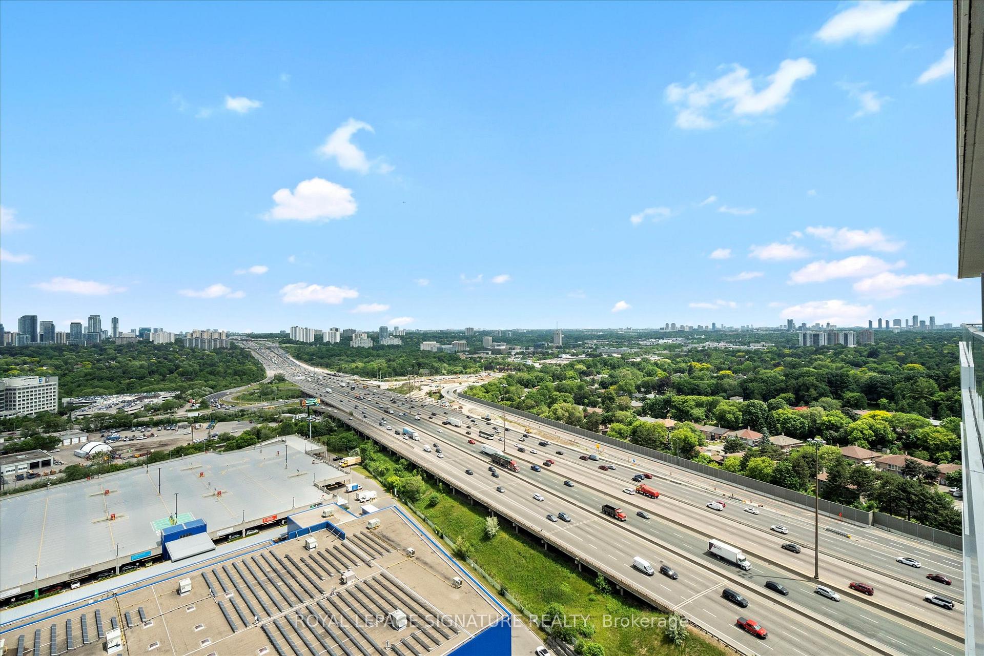 2 Bedrooms Condo at 117 McMahon, Toronto For sale
