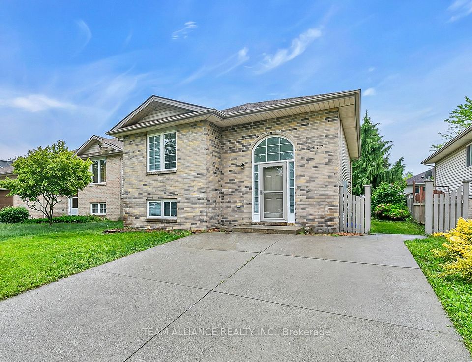 2477 Trappers Avenue, Windsor, ON N8P 1N4