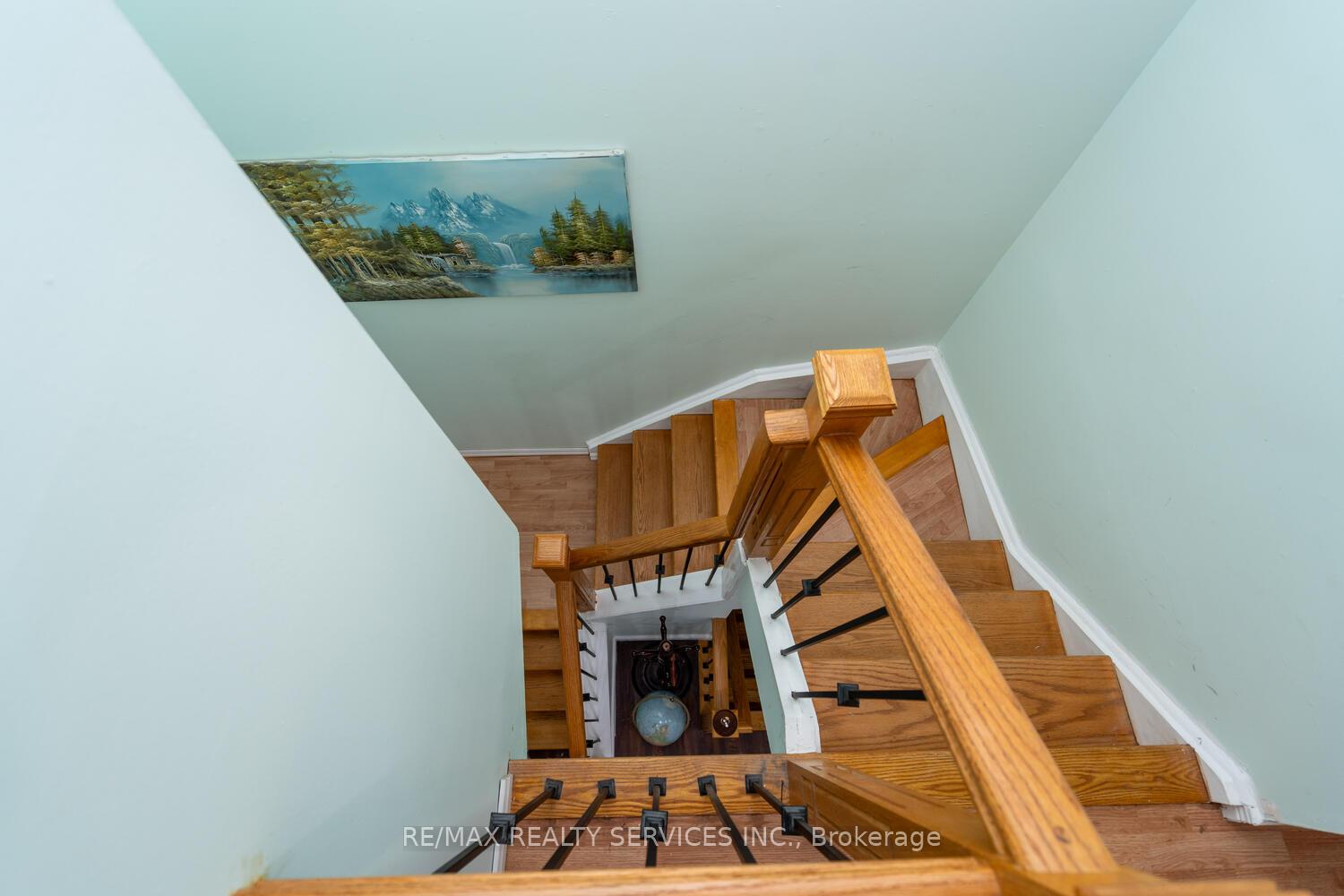 5 Bedrooms Condo at 2825 Gananoque, Mississauga For sale