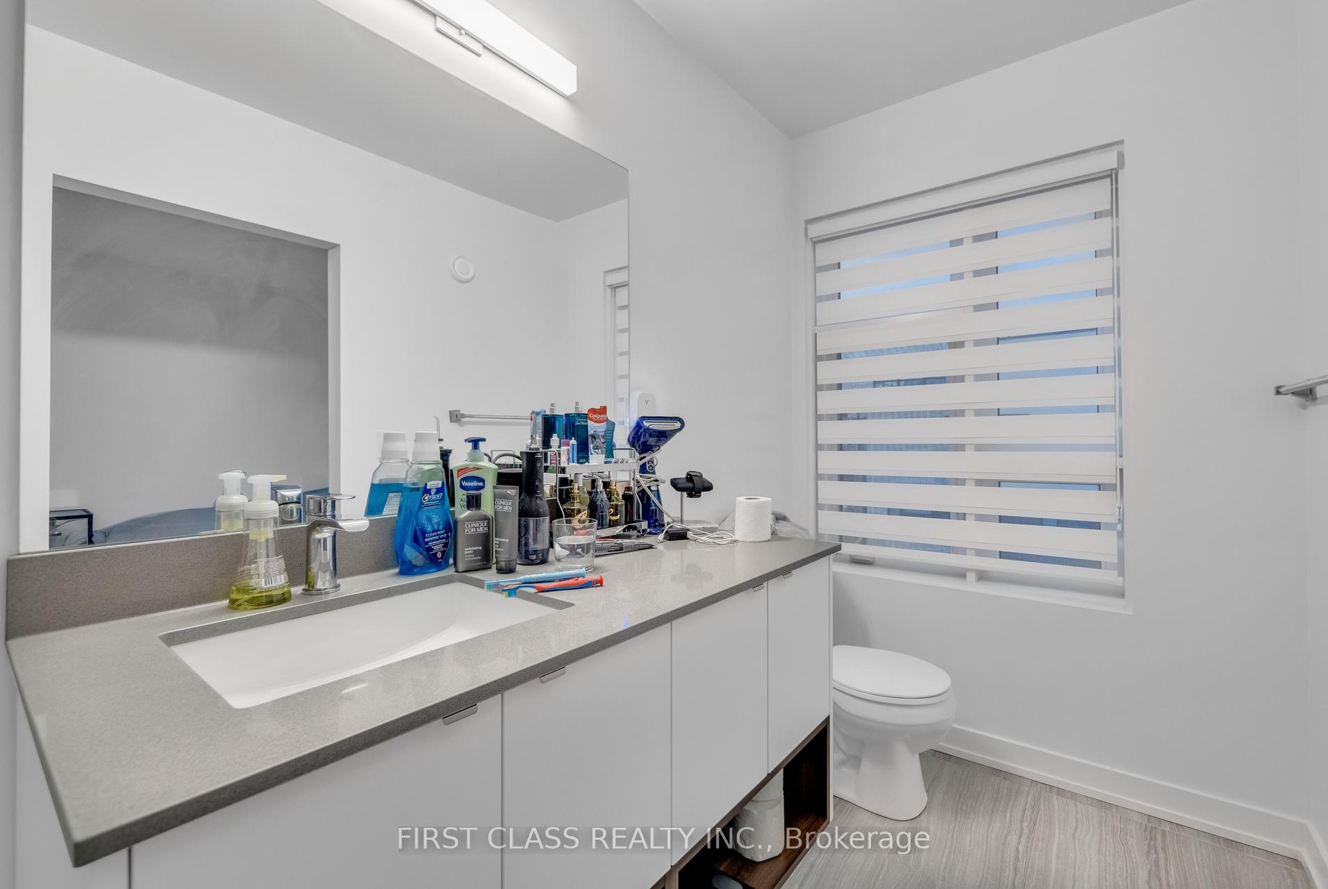3 Bedrooms Condo at 1121 Cooke, Burlington For sale