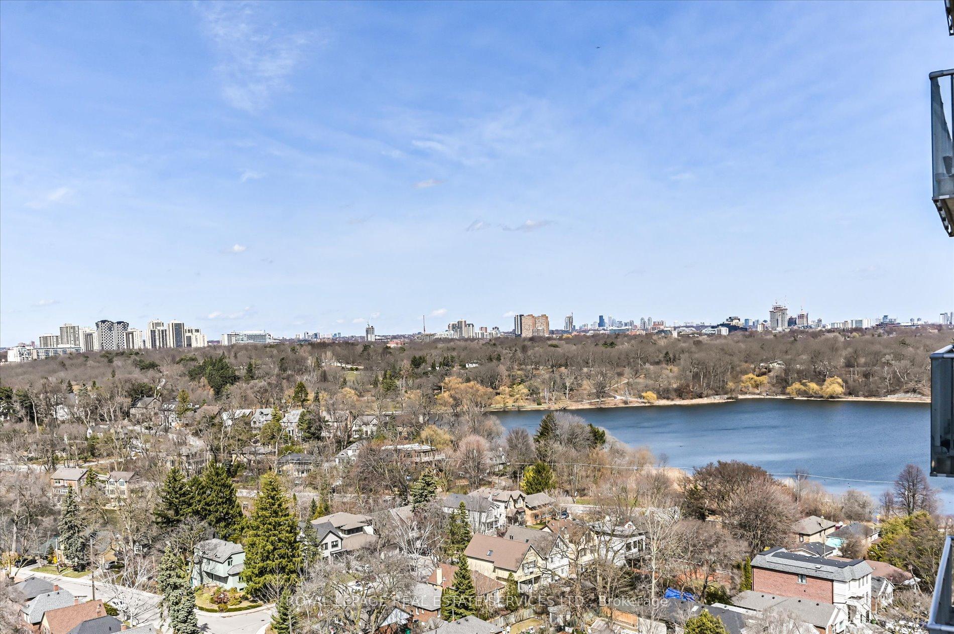 1 Bedroom Condo at 15 Windermere,  Toronto For sale