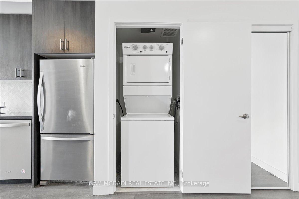2 Bedrooms Condo at 210 Sabina Dr, Oakville For sale