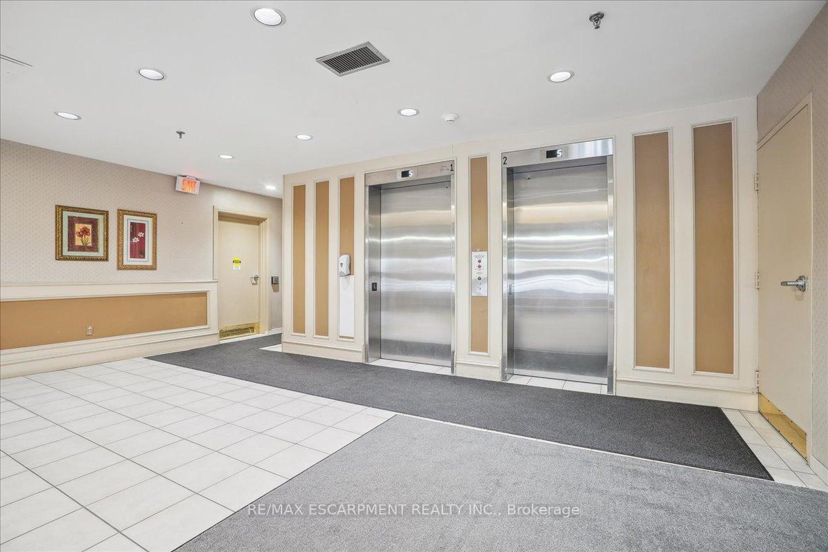 2 Bedrooms Condo at 432 Main,  Hamilton For sale