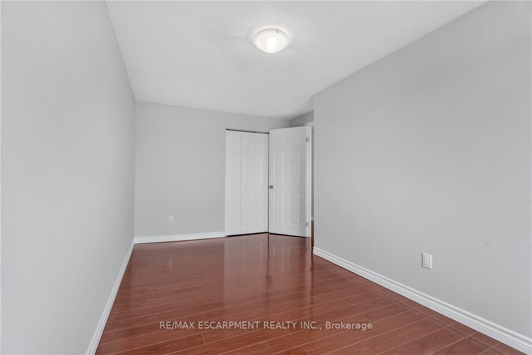 3 Bedrooms Condo at 1025 Upper Gage, Hamilton For sale
