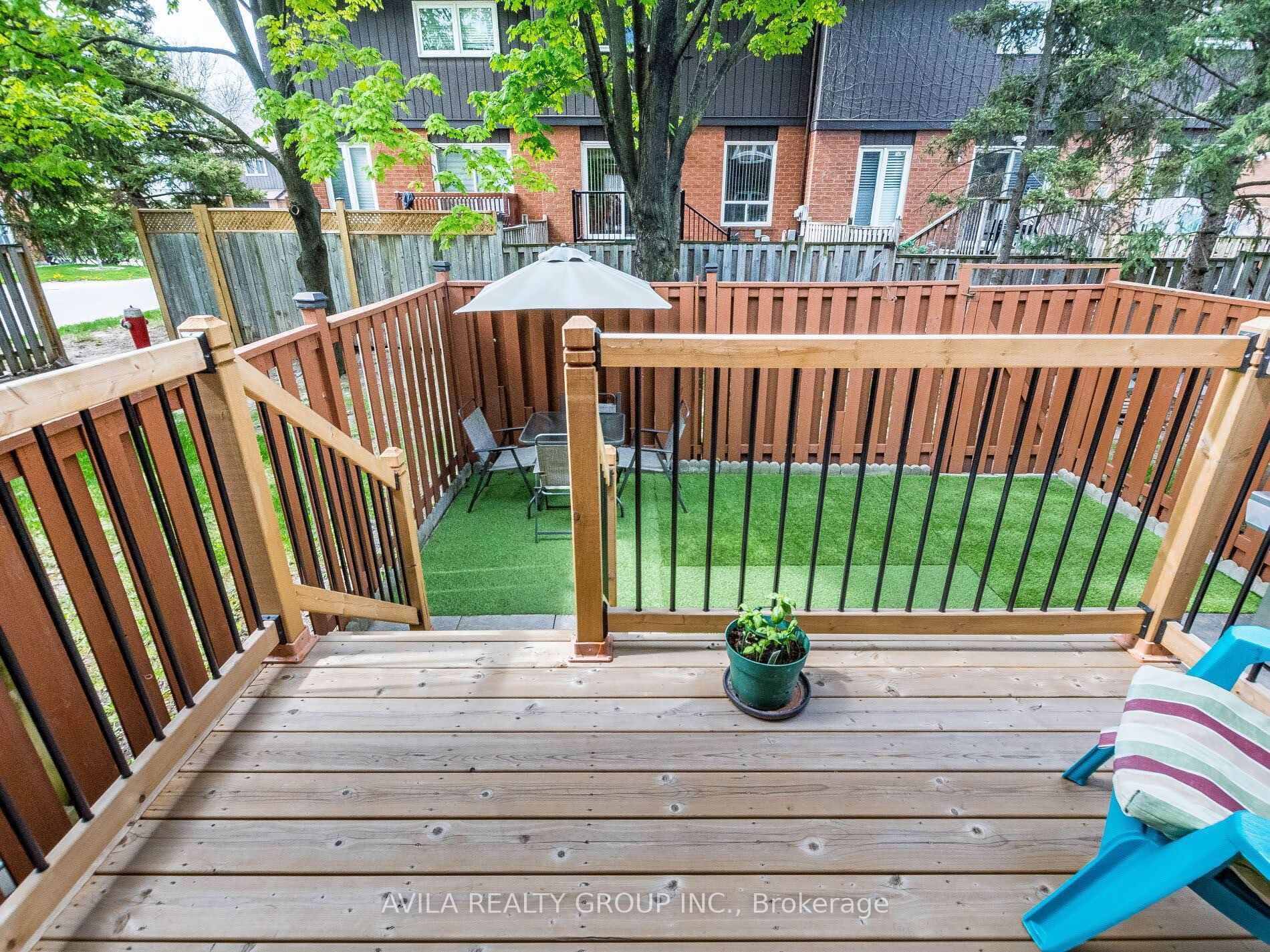 4 Bedrooms Condo at 750 Burnhamthorpe, Mississauga For sale