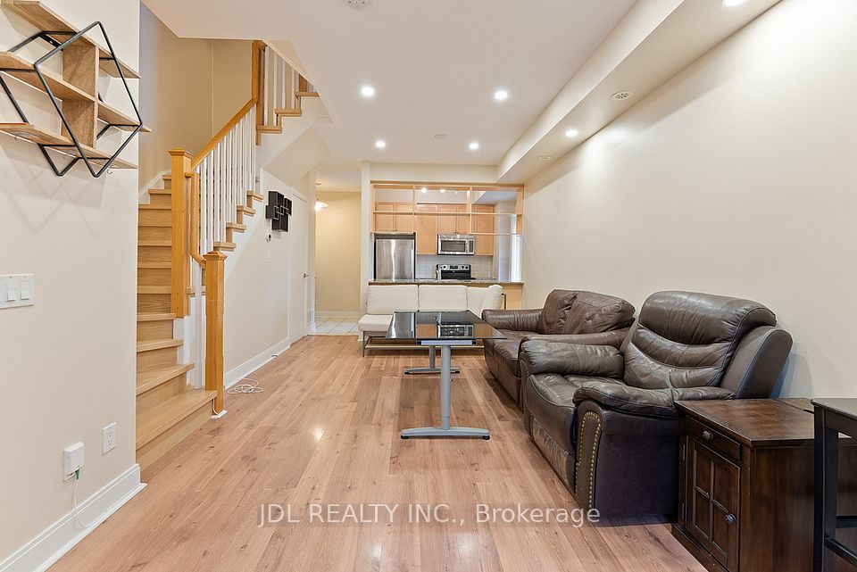 315 Village Green Square