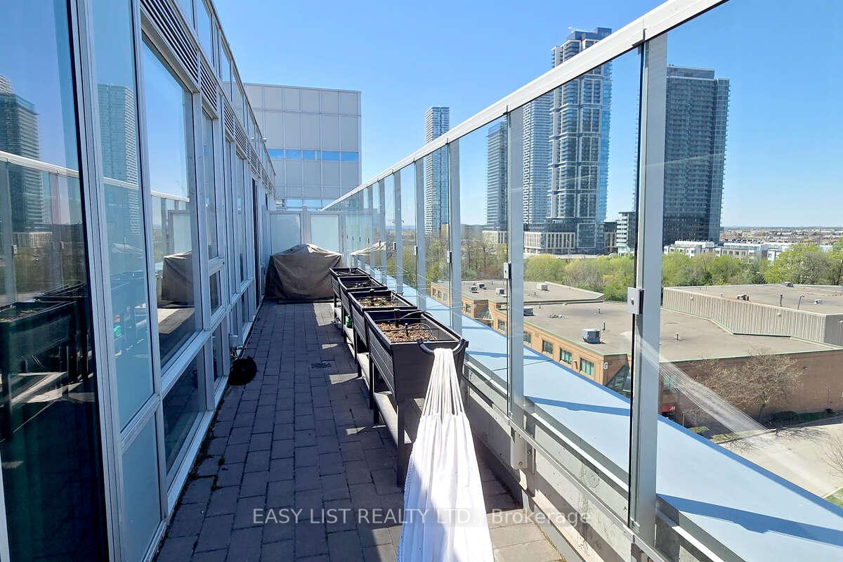 2 Bedrooms Condo at 2908 Highway 7, Vaughan For sale