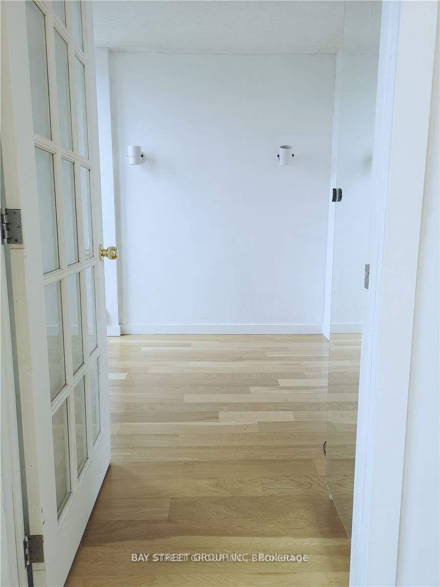 2 Bedrooms Condo at 117 Gerrard,  Toronto For sale