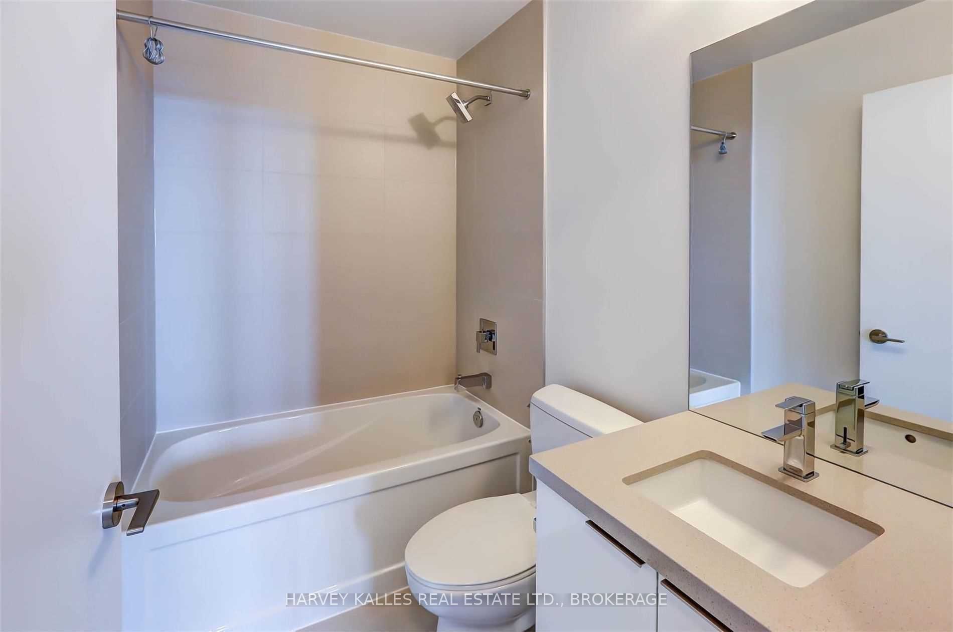 8 Eglinton Avenue E 5201