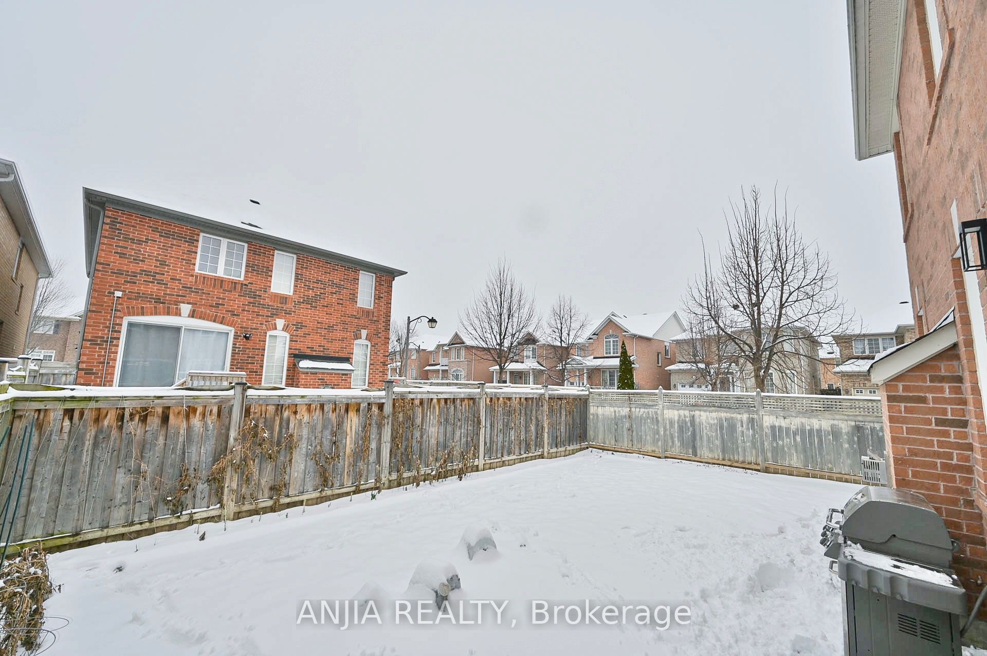 68 Kelly Crescent