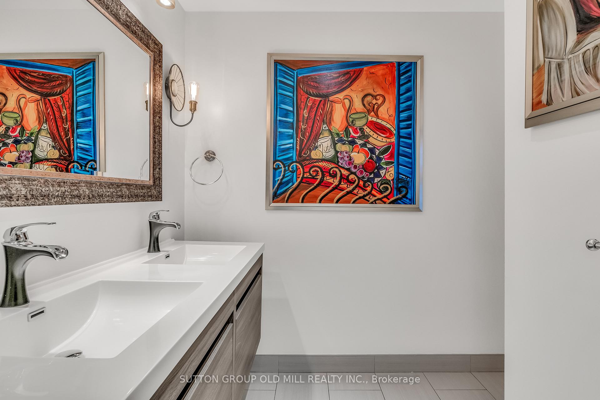 2 Bedrooms Condo at 400 Wellington, Toronto For sale