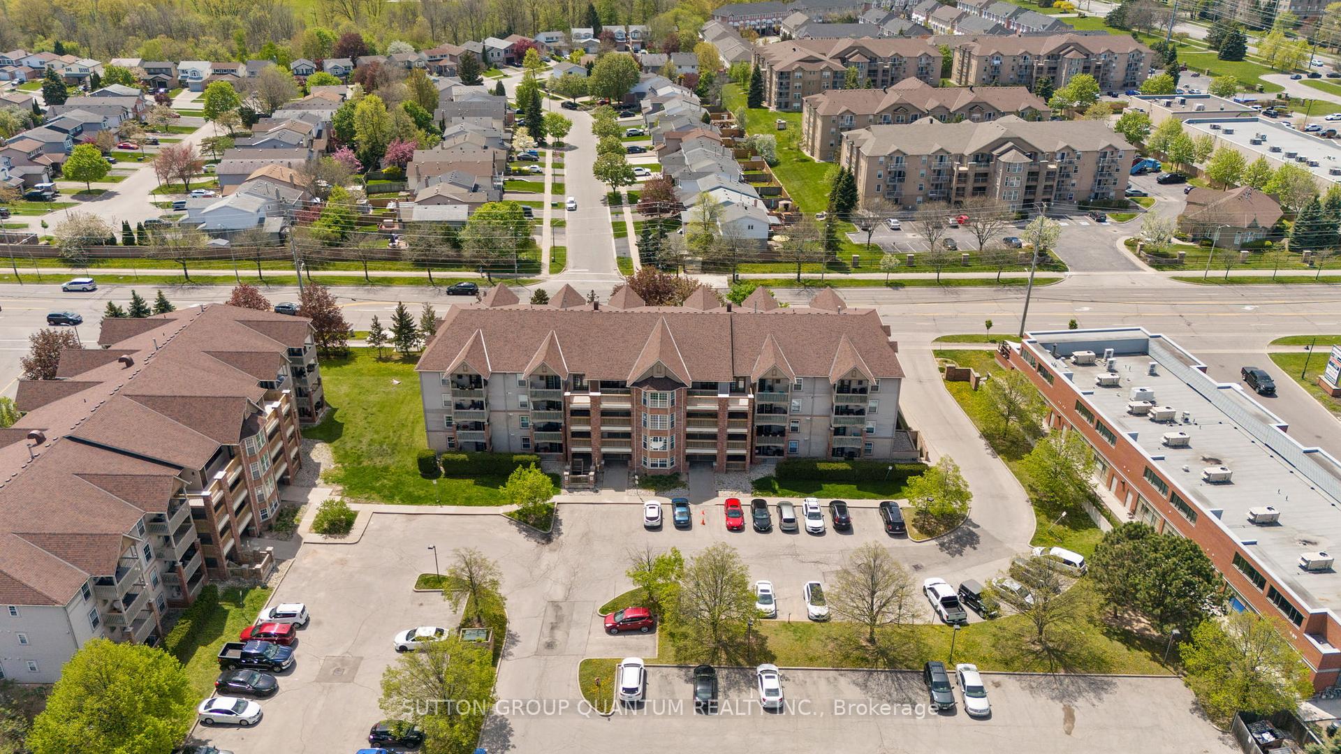2 Bedrooms Condo at 4003 Kilmer, Burlington For sale