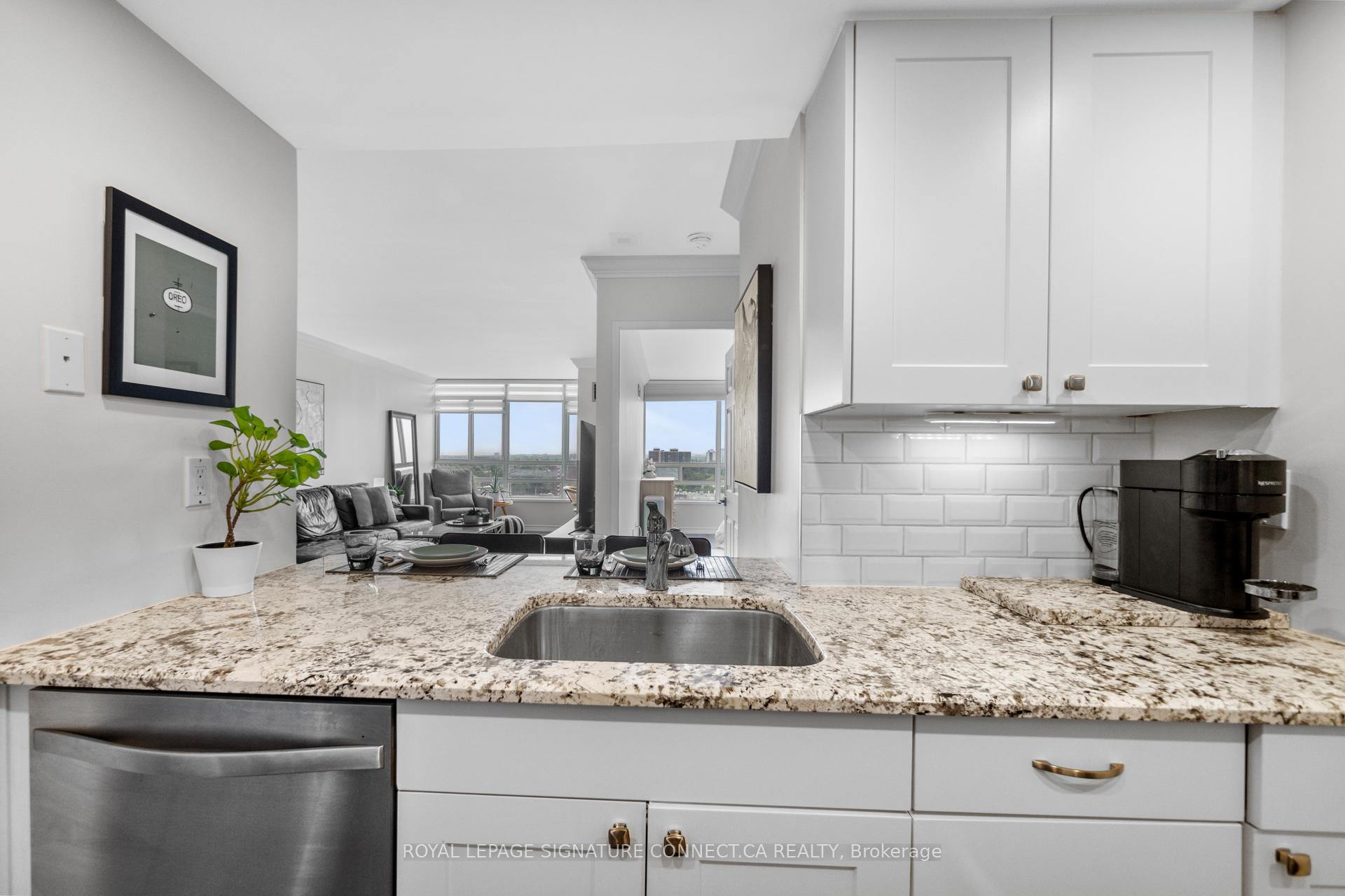 2 Bedrooms Condo at 75 King, Mississauga For sale