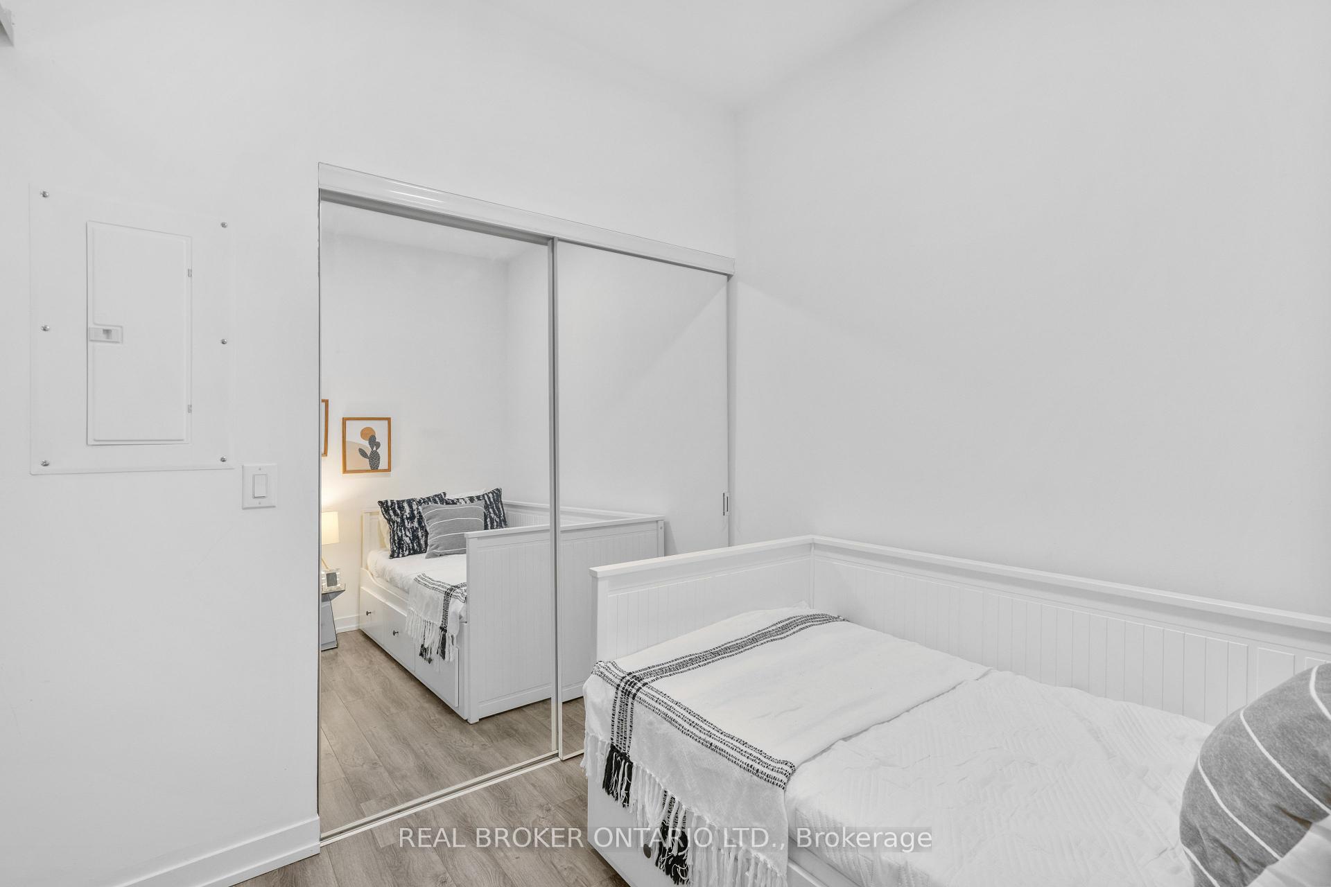2 Bedrooms Condo at 840 Queen’s Plate, Toronto For sale