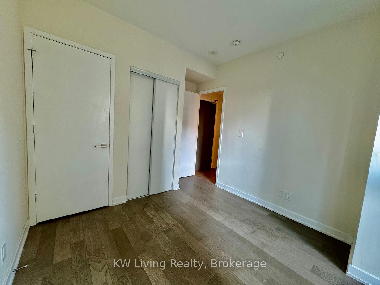 1 Bedroom Condo at 17 Dundonald,  Toronto For sale