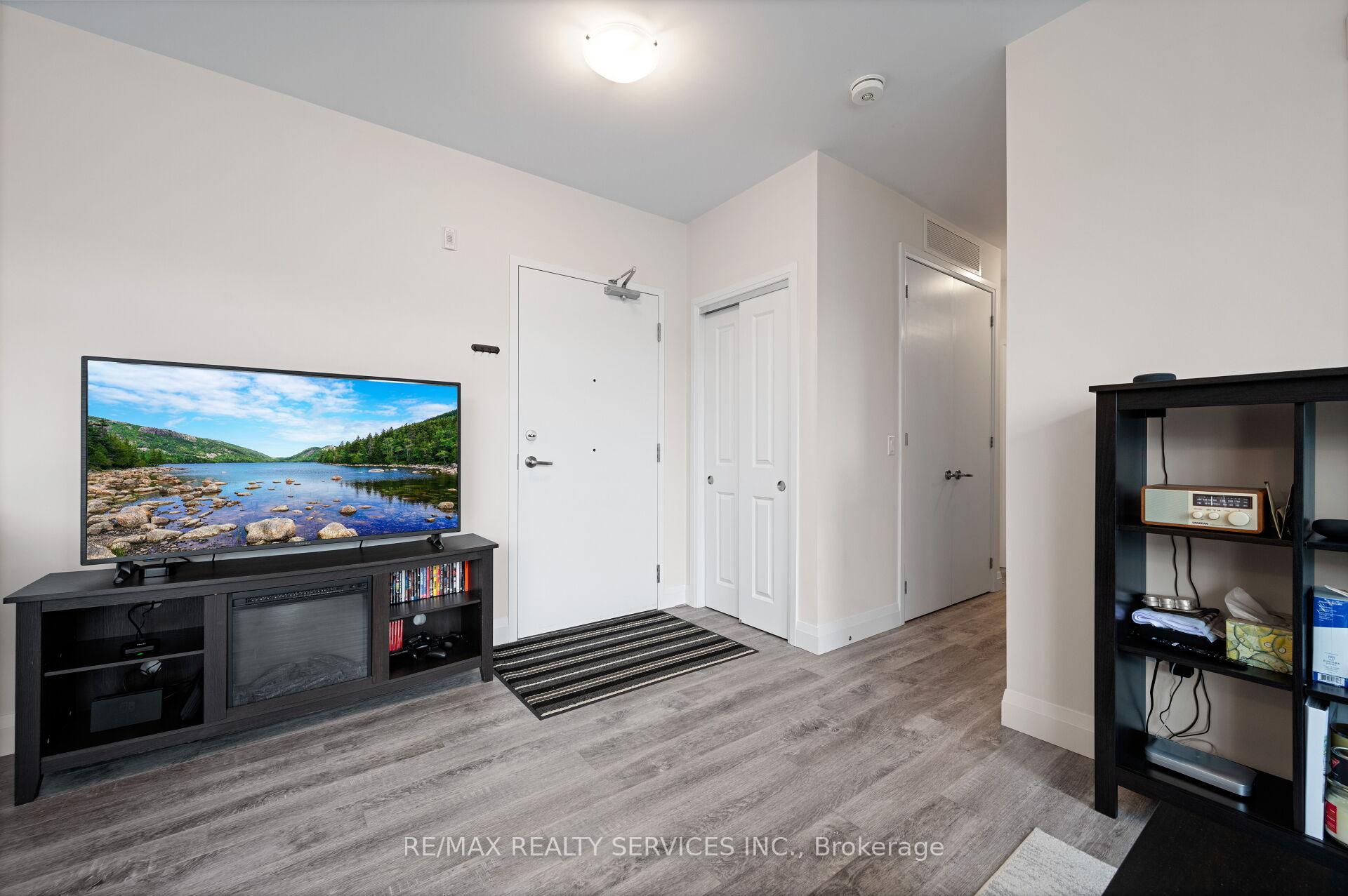 2 Bedrooms Condo at 1 Redfern, Hamilton For sale
