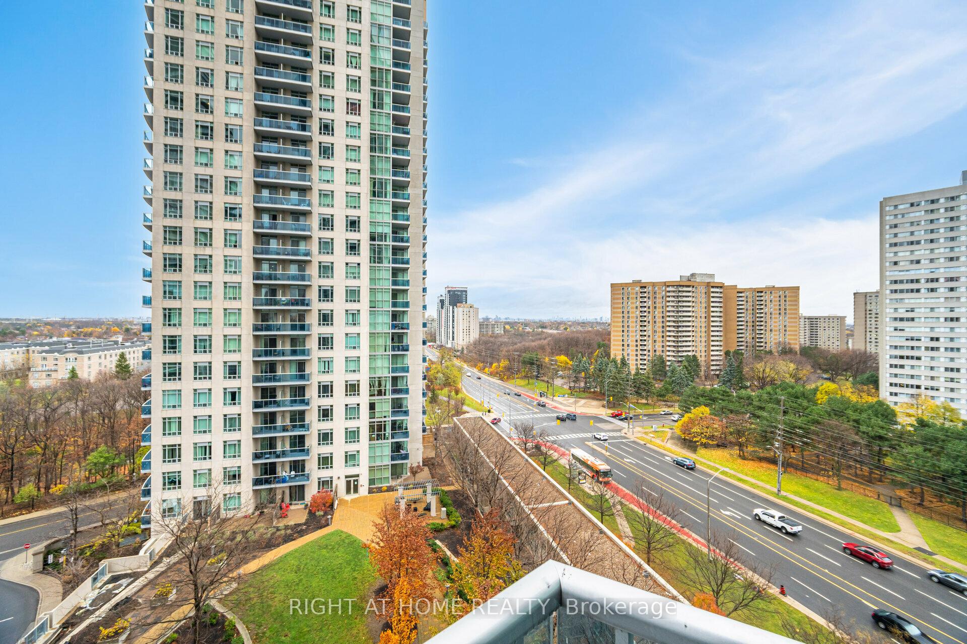 2 Bedrooms Condo at 70 Absolute, Mississauga For sale