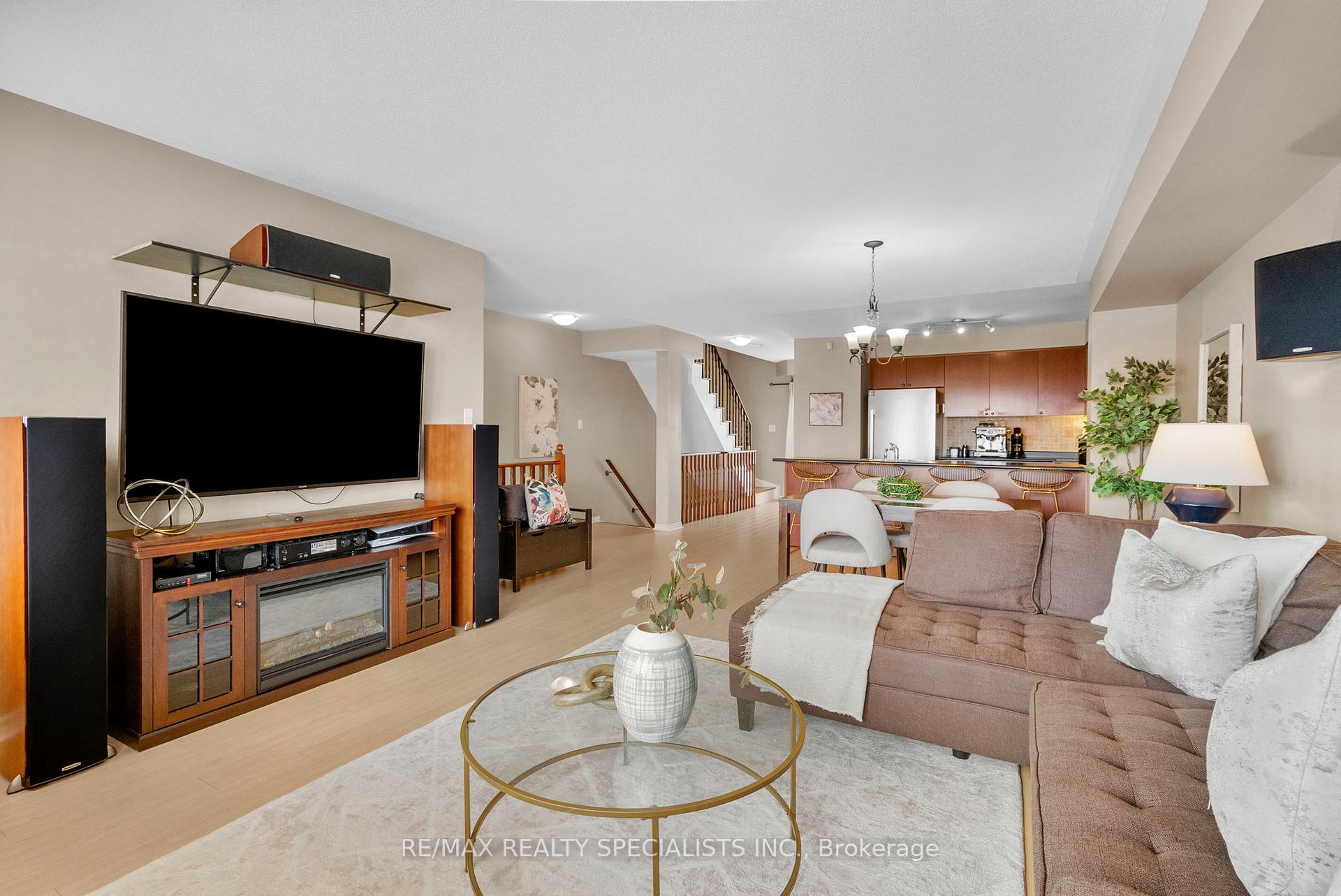 2 Bedrooms Condo at 3985 Eglinton, Mississauga For sale