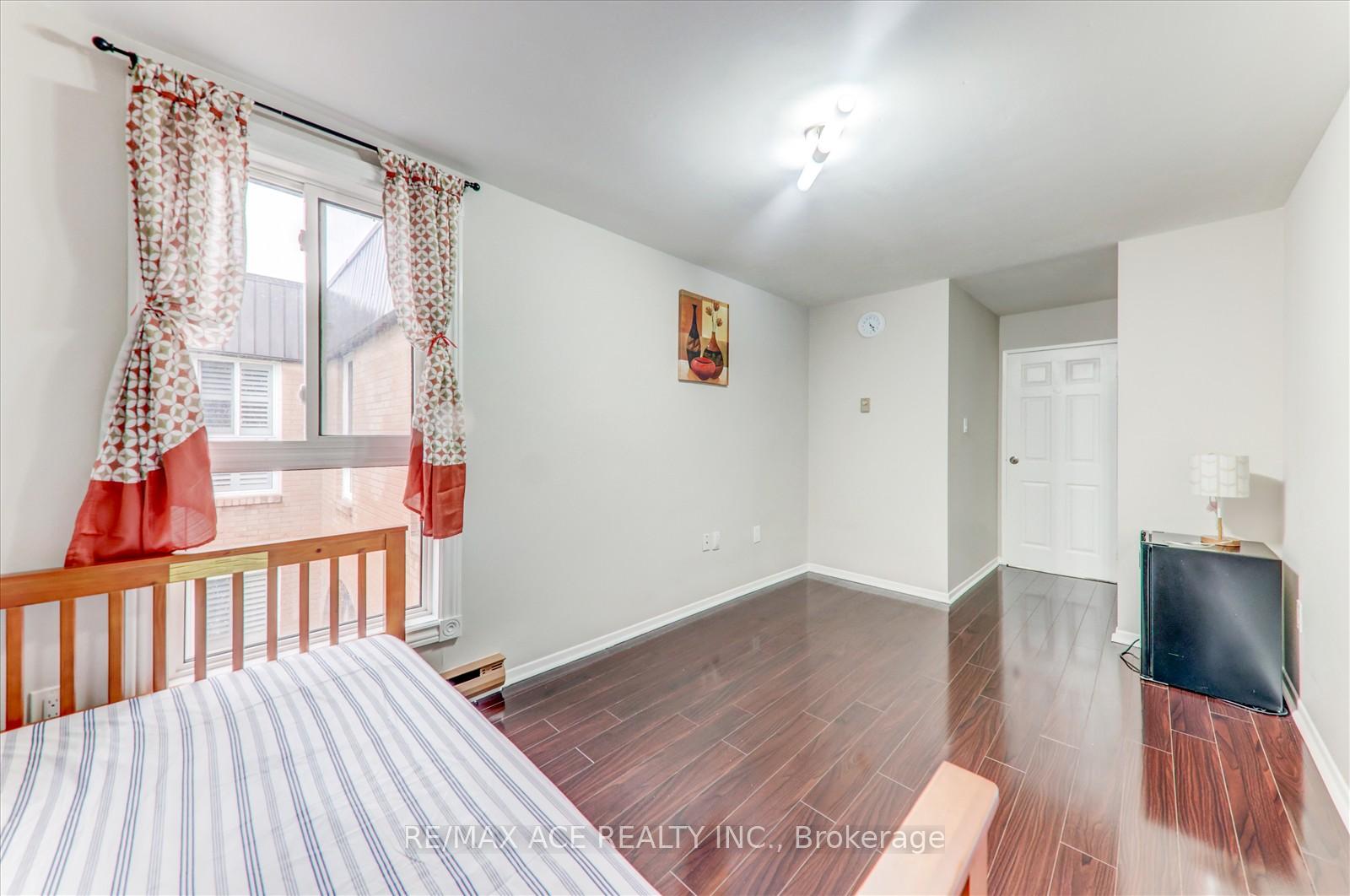 3 Bedrooms Condo at 100 Mornelle, Toronto For sale