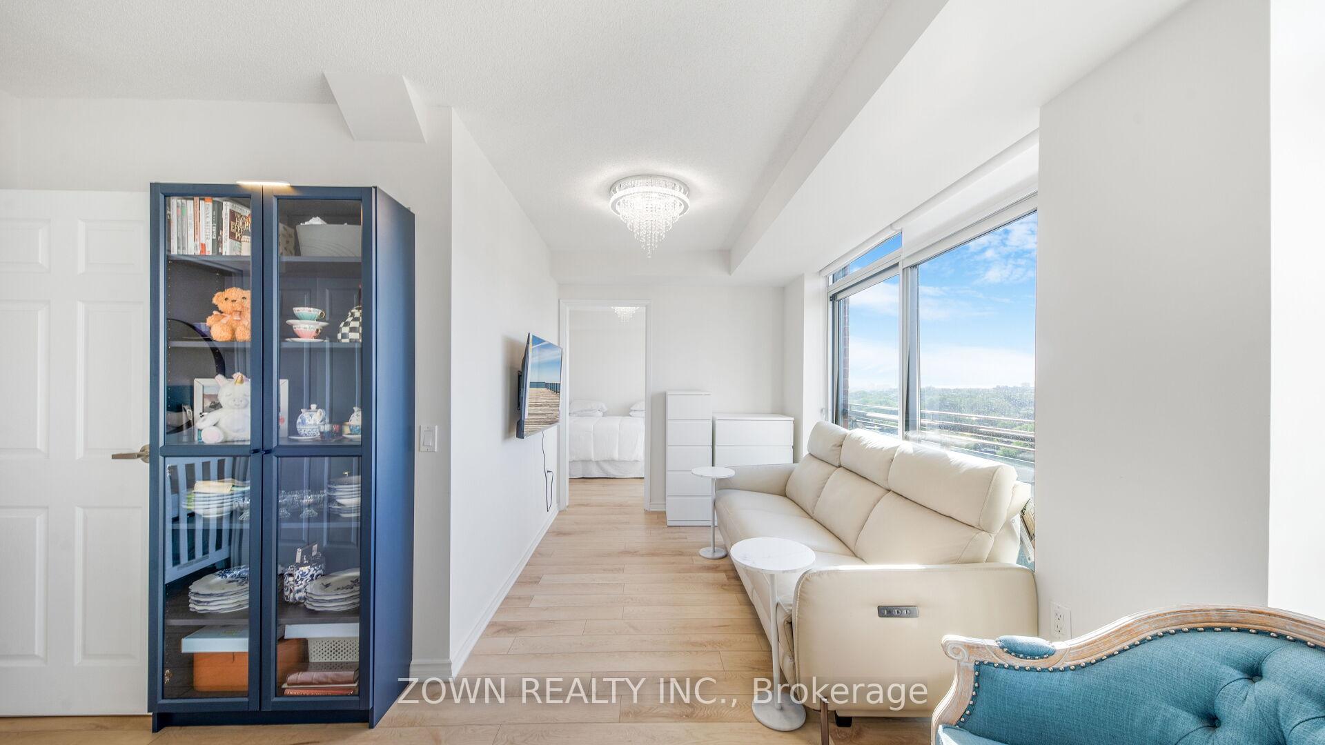 3 Bedrooms Condo at 15 Maplewood, Toronto For sale