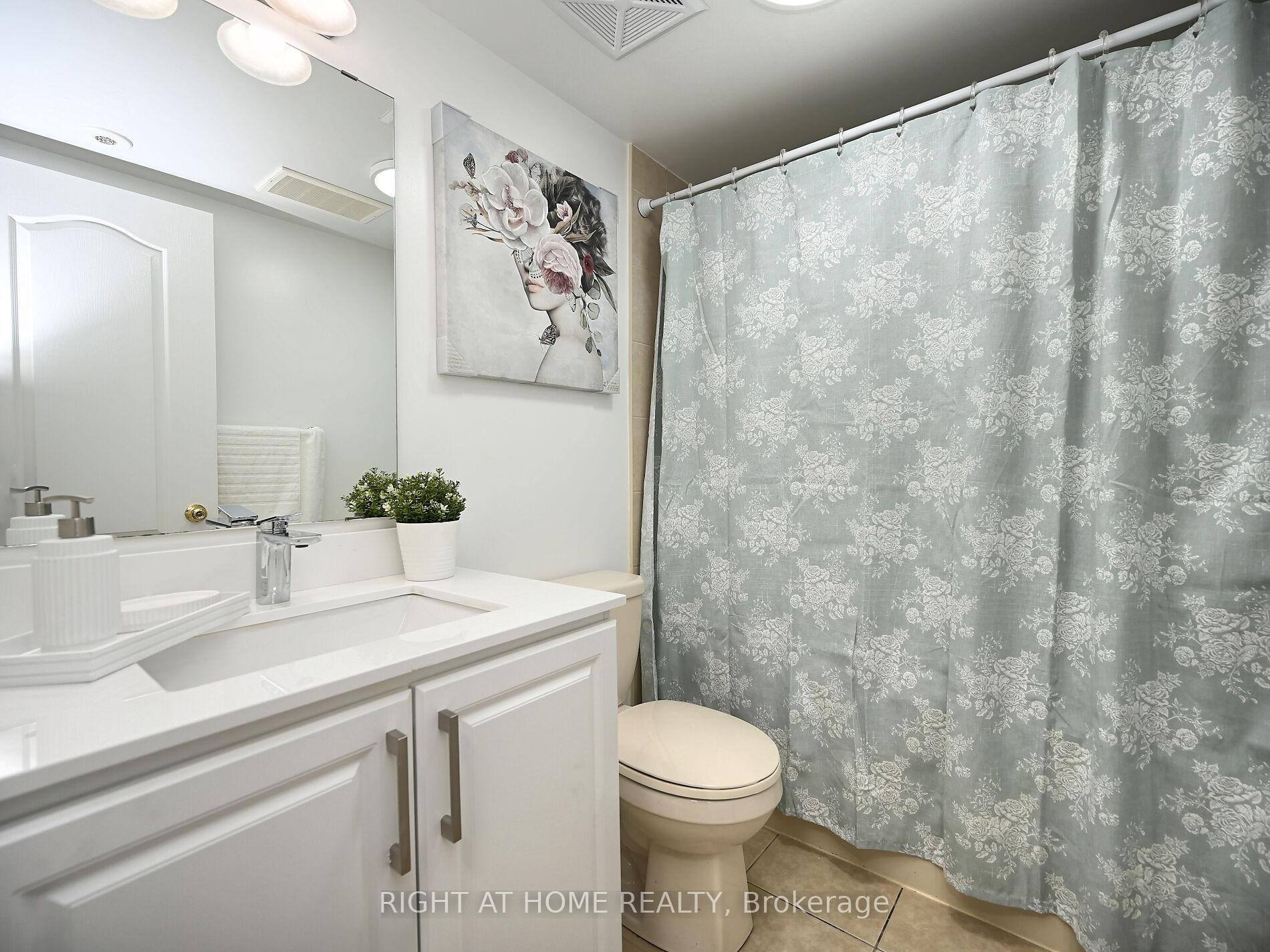 2 Bedrooms Condo at 3250 Bentley, Mississauga For sale