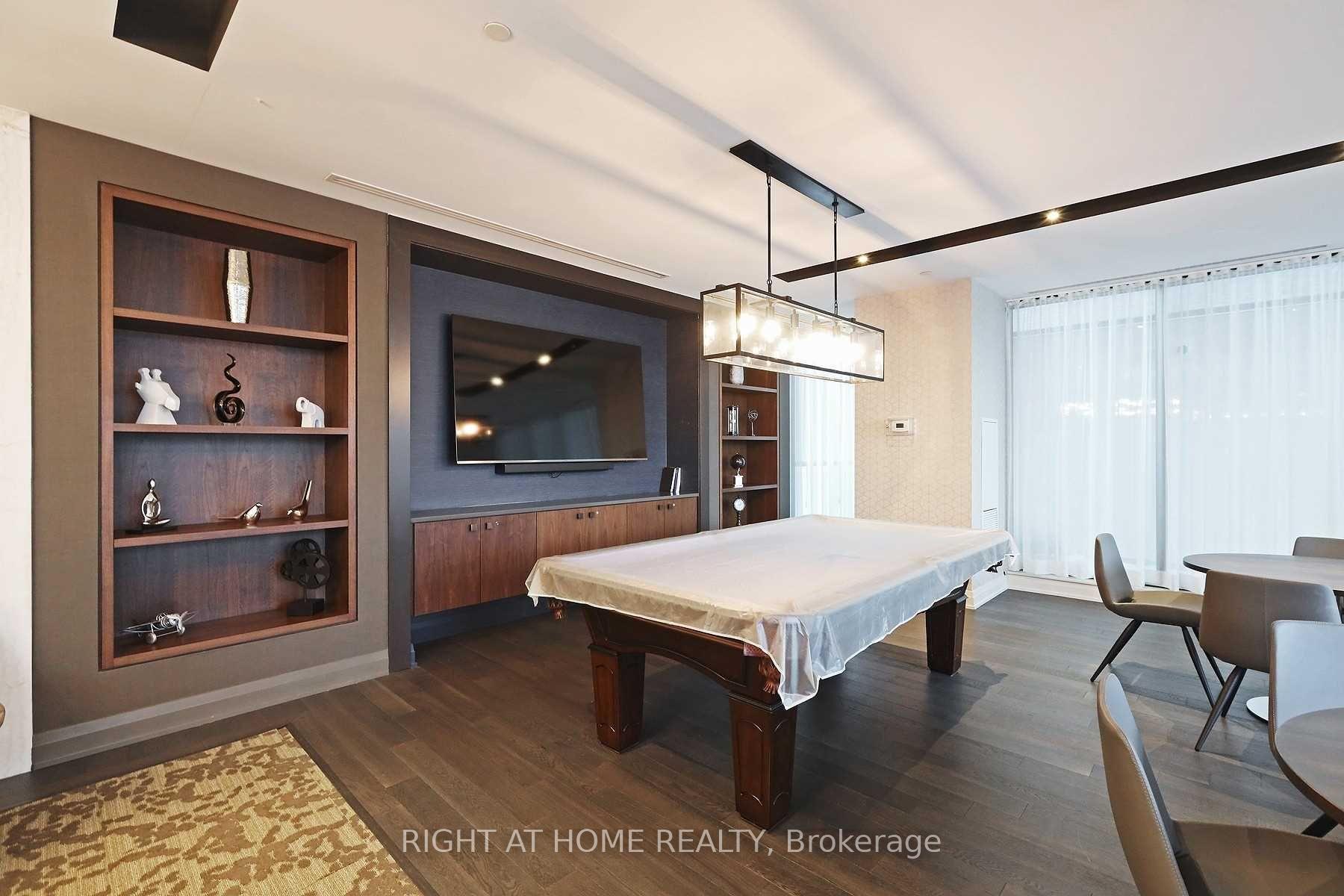 2 Bedrooms Condo at 39 Annie Craig, Toronto For sale