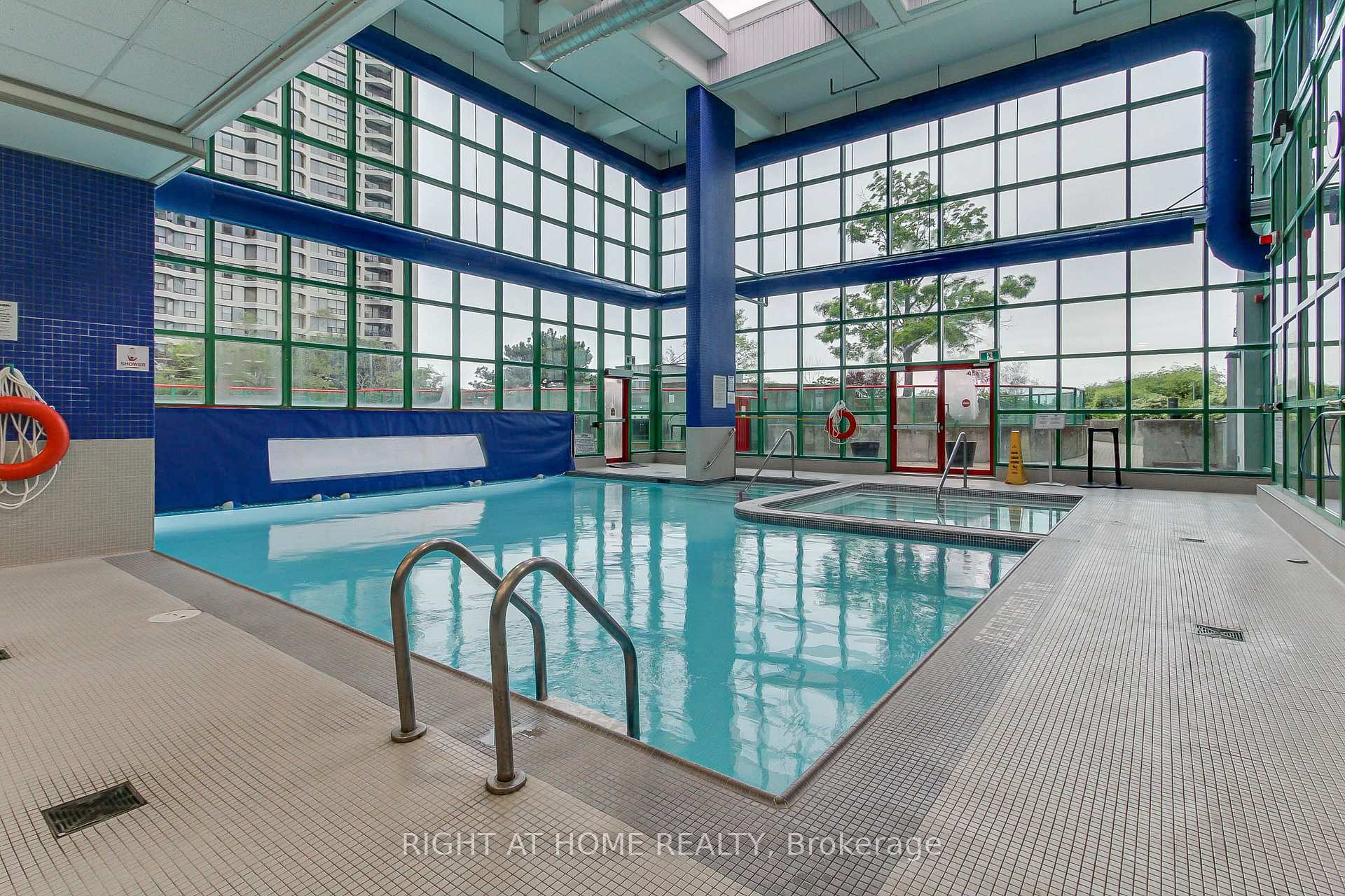 1 Bedroom Condo at 77 Harbour, Toronto For sale