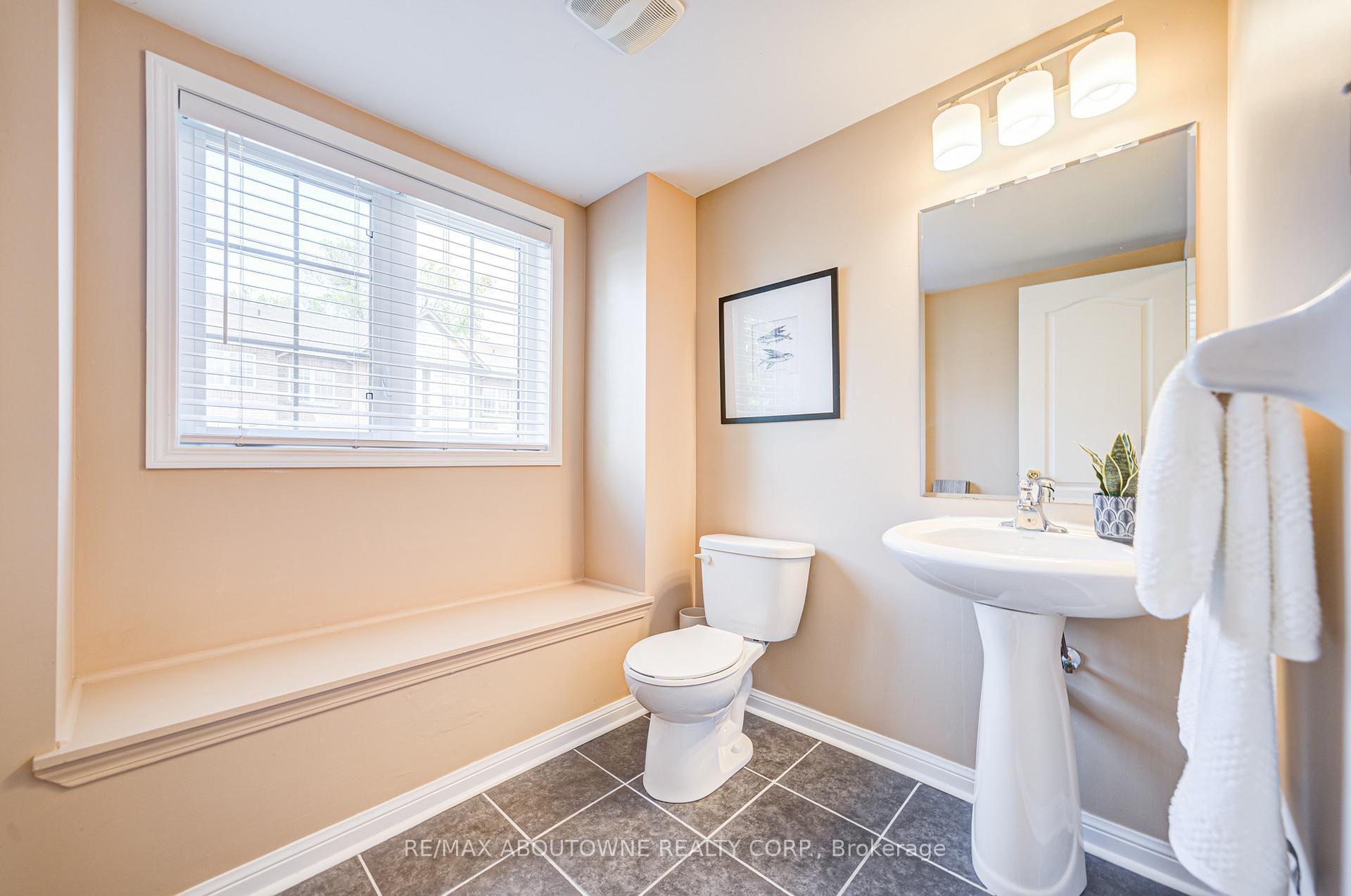 3 Bedrooms Condo at 470 Beach, Hamilton For sale