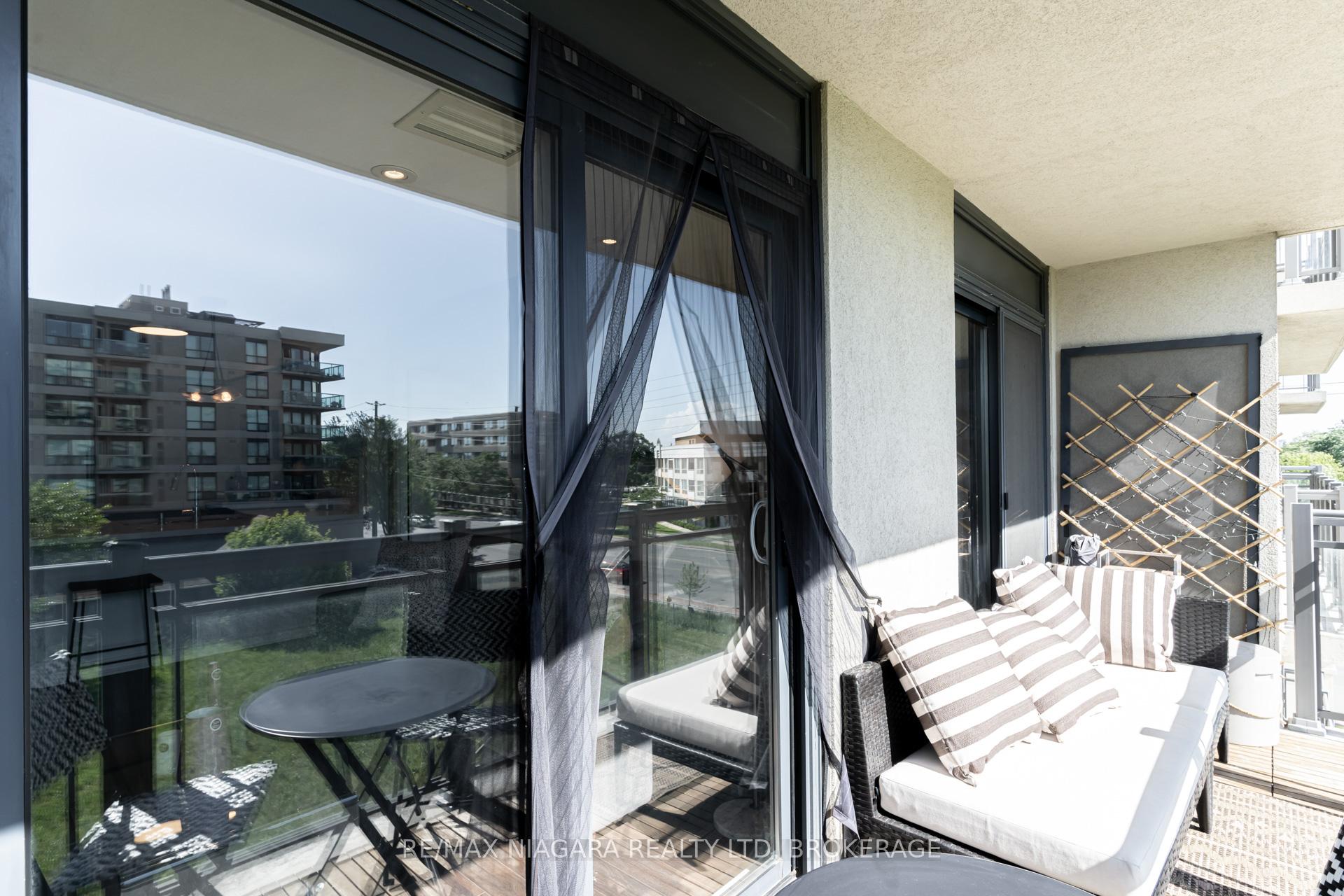 2 Bedrooms Condo at 872 Sheppard, Toronto For sale
