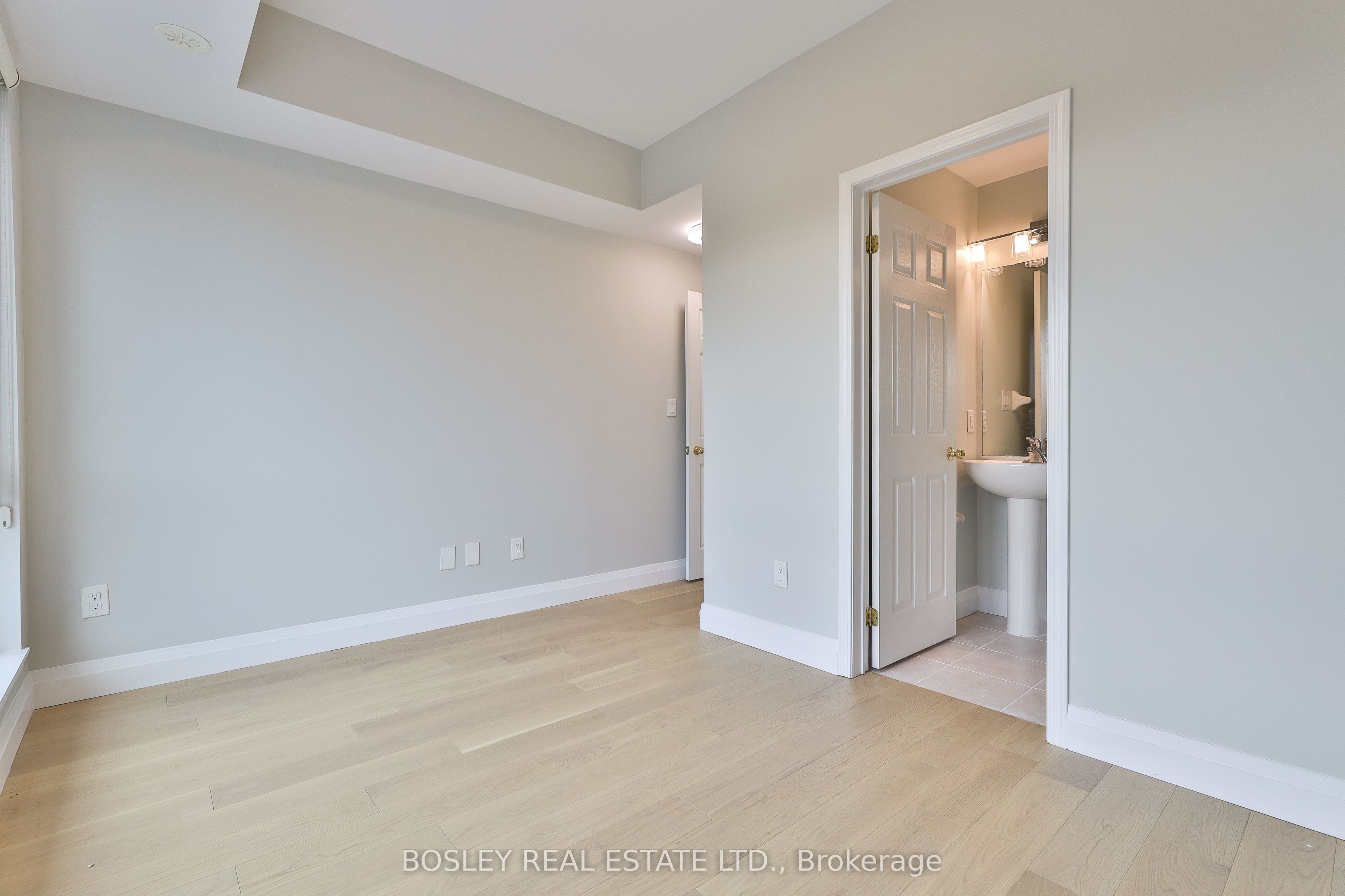 639 Lawrence Avenue W, #302