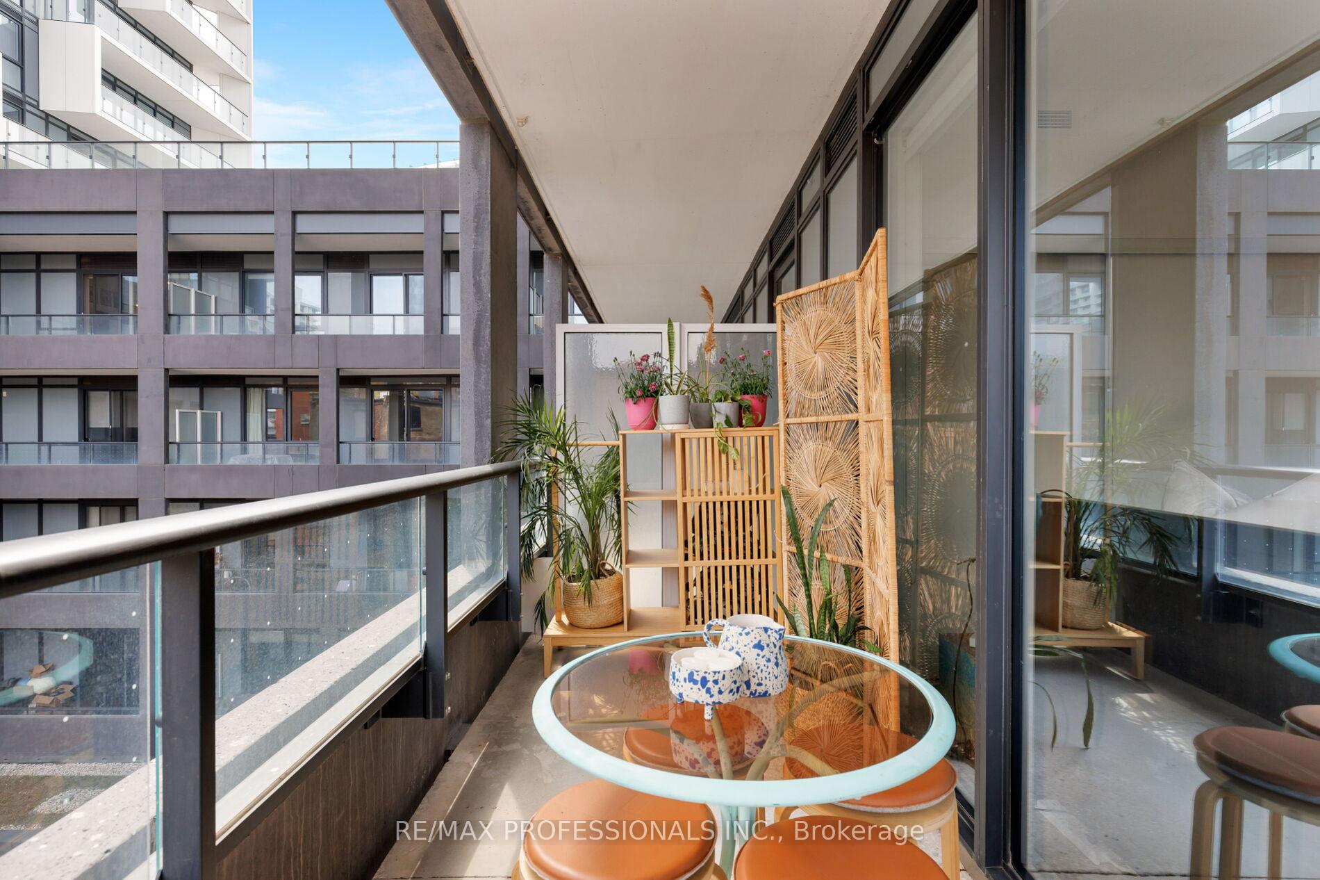 2 Bedrooms Condo at 9 Tecumseth,  Toronto For sale