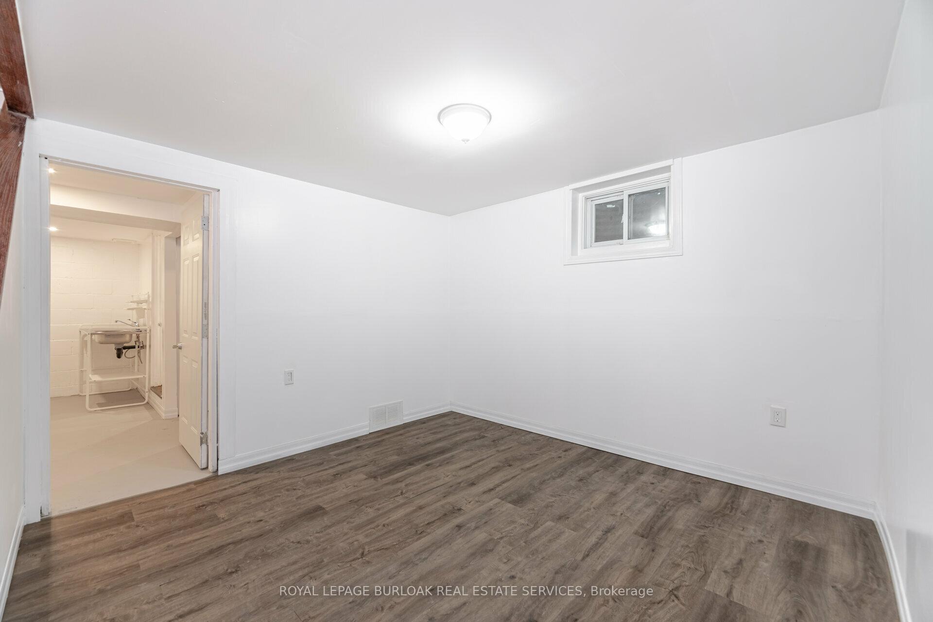 2 Bedrooms Condo at 1116 Homewood, Burlington For sale