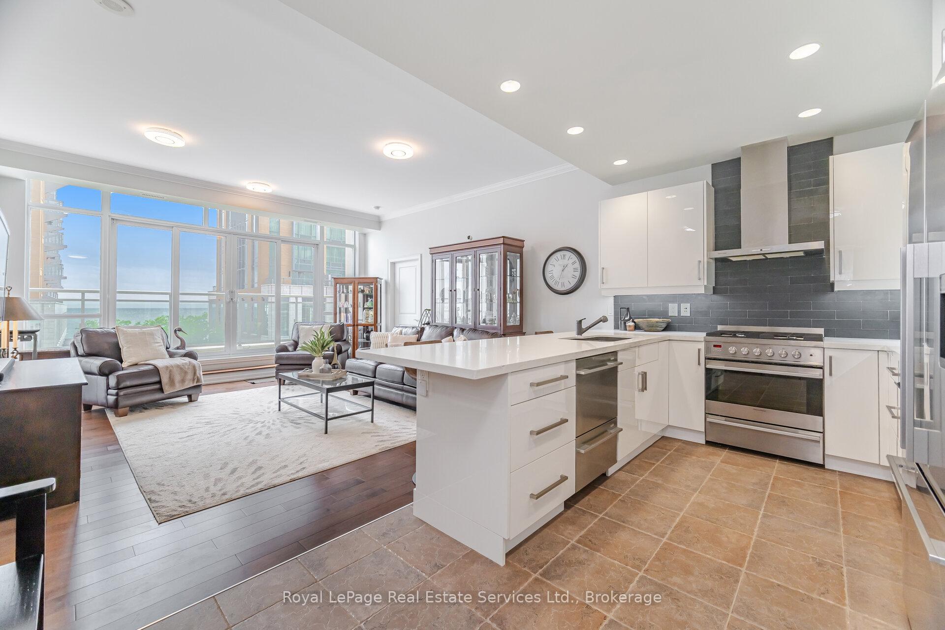 2 Bedrooms Condo at 360 Pearl, Burlington For sale