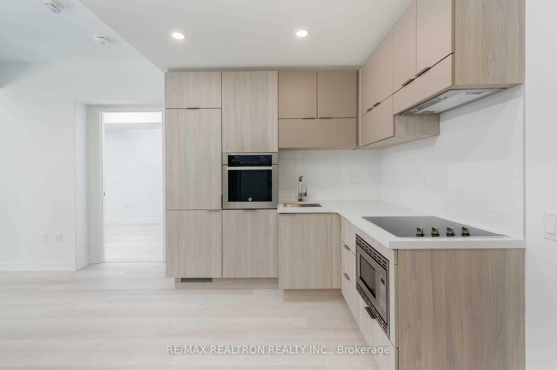 2 Bedrooms Condo at 39 Roehampton, Toronto For sale