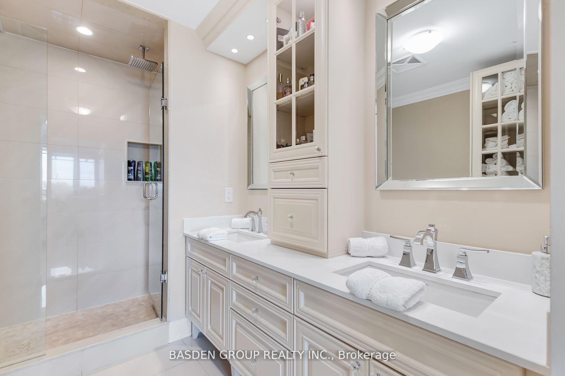 4 Bedrooms Condo at 4700 Highway 7, Vaughan For sale