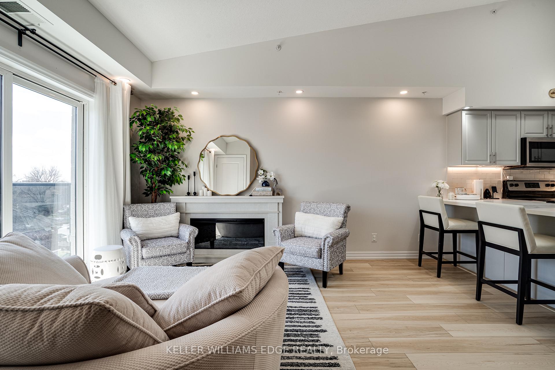 2 Bedrooms Condo at 170 Rockhaven,  Hamilton For sale