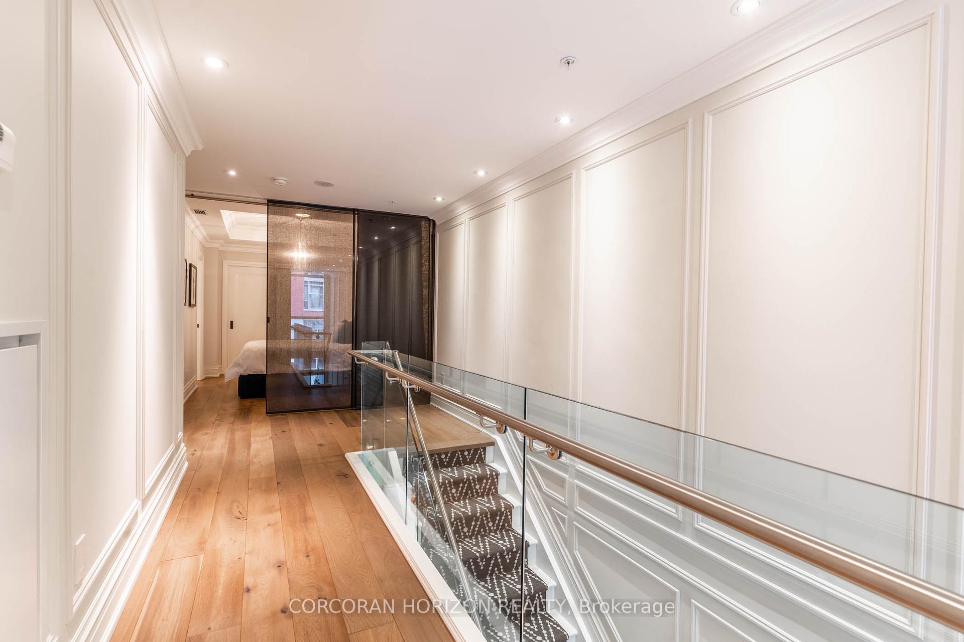 4 Bedrooms Condo at 30 Nelson, Toronto For sale
