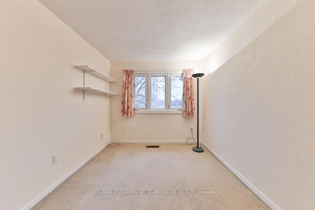 3 Bedrooms Condo at 2278 Marine,  Oakville For sale