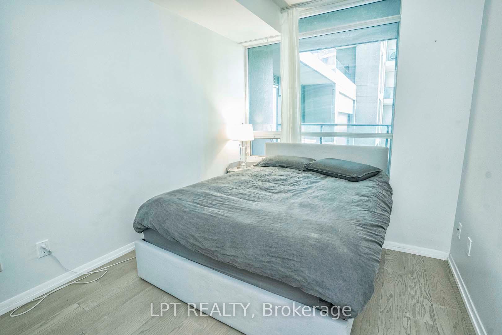 2 Bedrooms Condo at 215 Fort York, Toronto For sale
