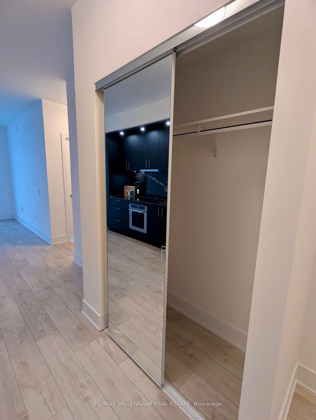 1 Bedroom Condo at 10 Inn on the park, Toronto For sale