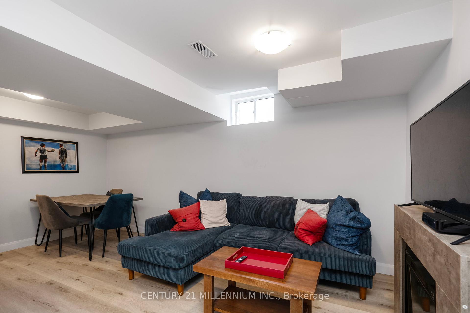 3 Bedrooms Condo at 19 Arietta, Hamilton For sale