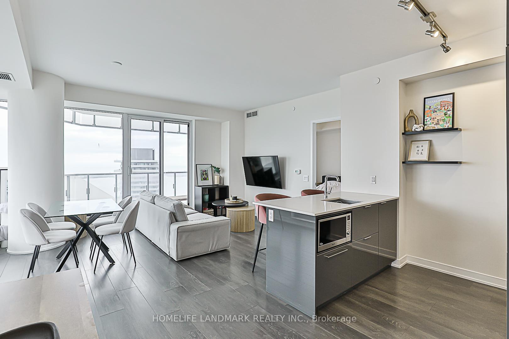3 Bedrooms Condo at 28 Freeland, Toronto For sale