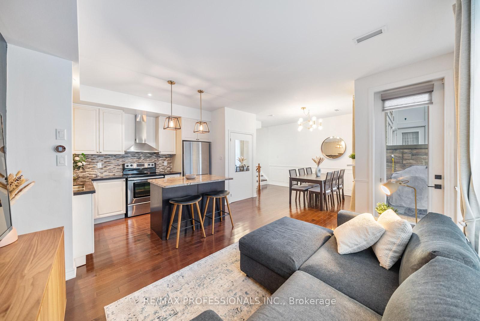 2 Bedrooms Condo at 1437 Lakeshore,  Mississauga For sale