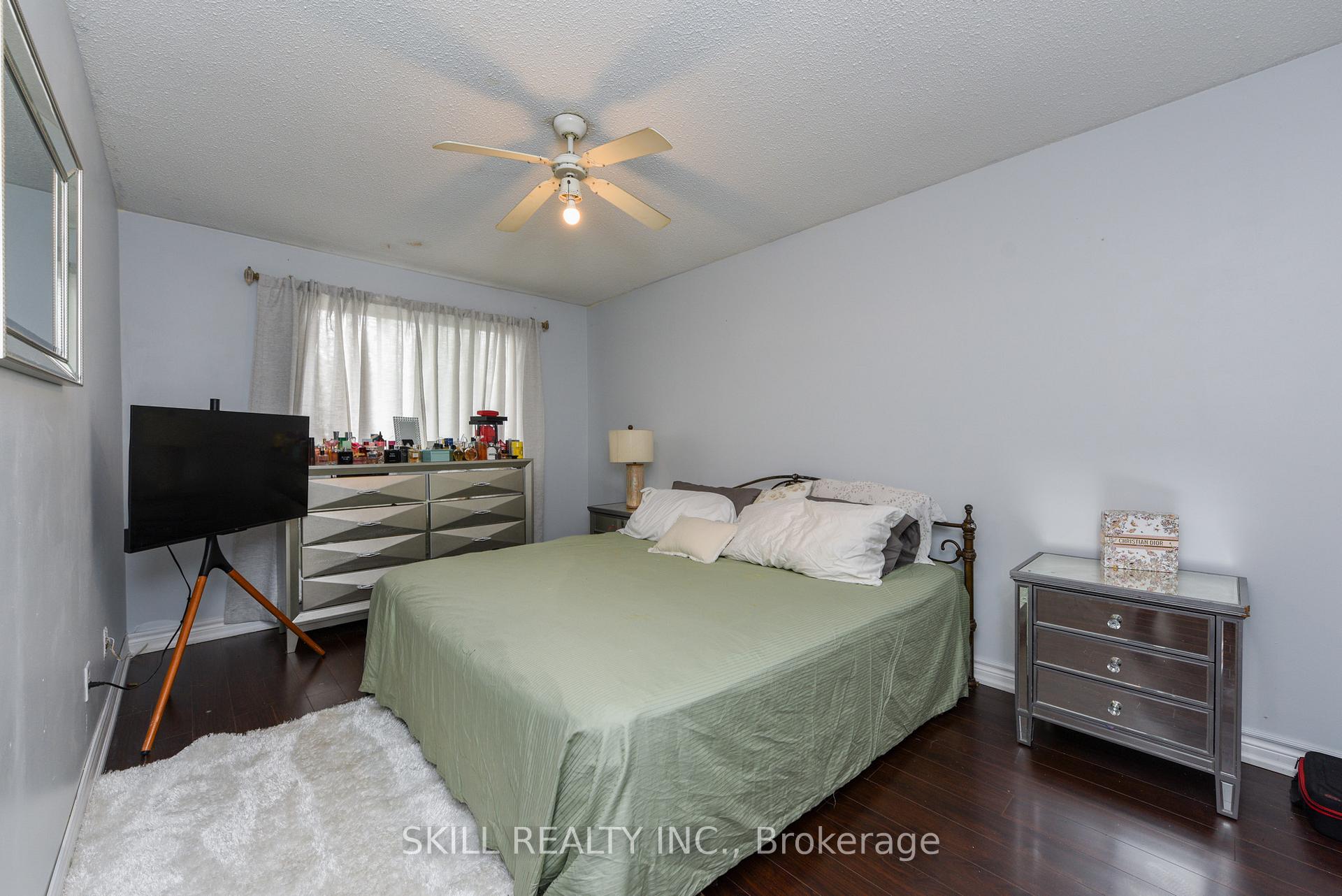 5 Bedrooms Condo at 7500 Goreway,  Mississauga For sale