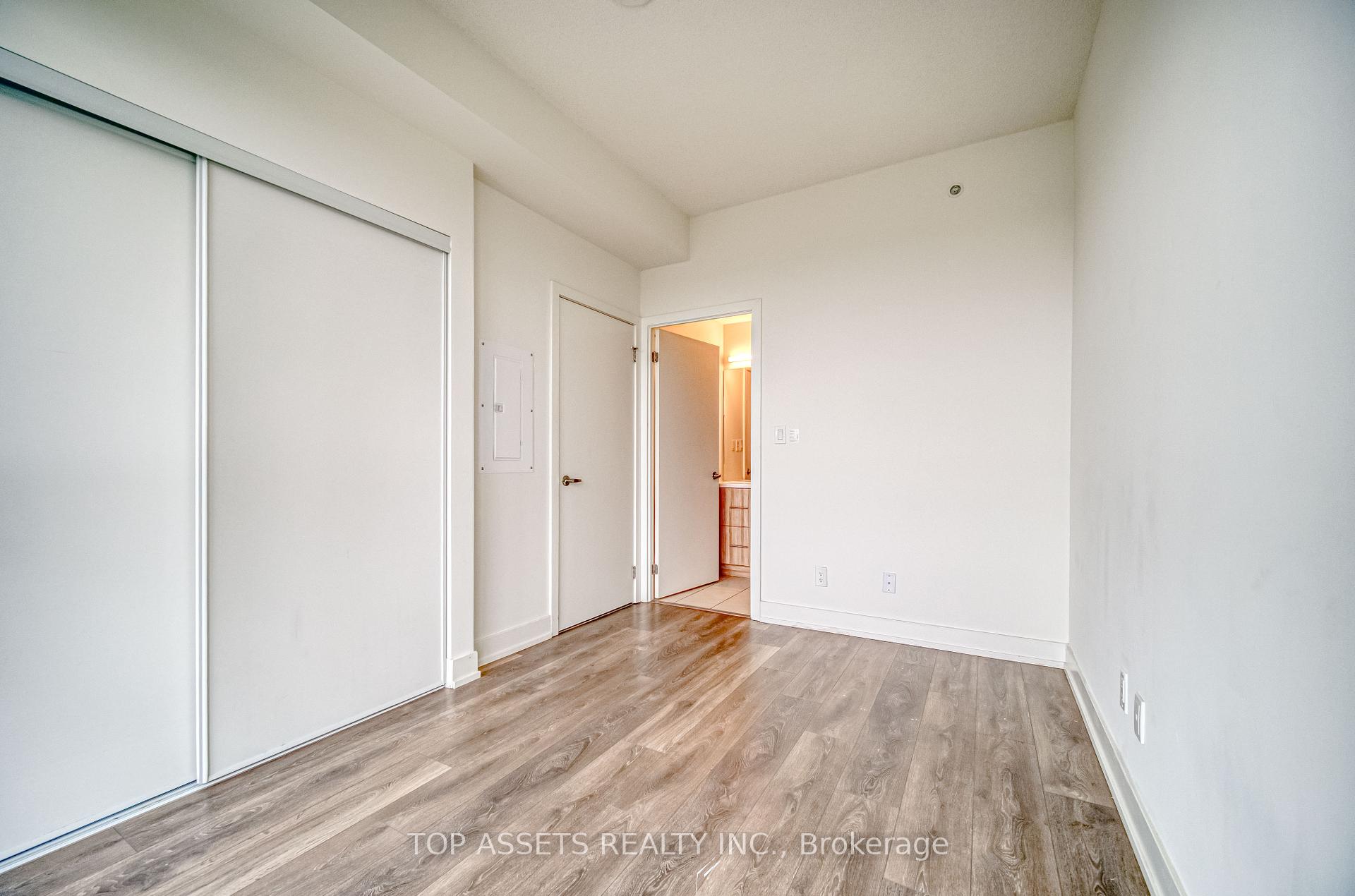 2 Bedrooms Condo at 180 Fairview Mall, Toronto For sale