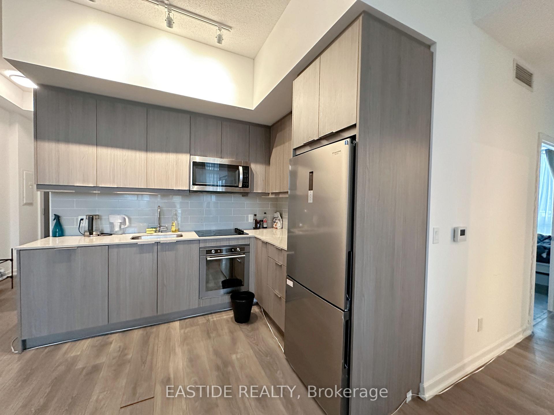 2 Bedrooms Condo at 36 Forest Manor, Toronto For sale