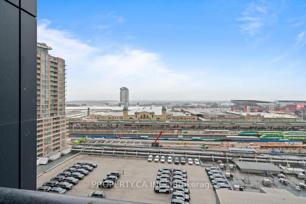 3 Bedrooms Condo at 135 East Liberty, Toronto For sale
