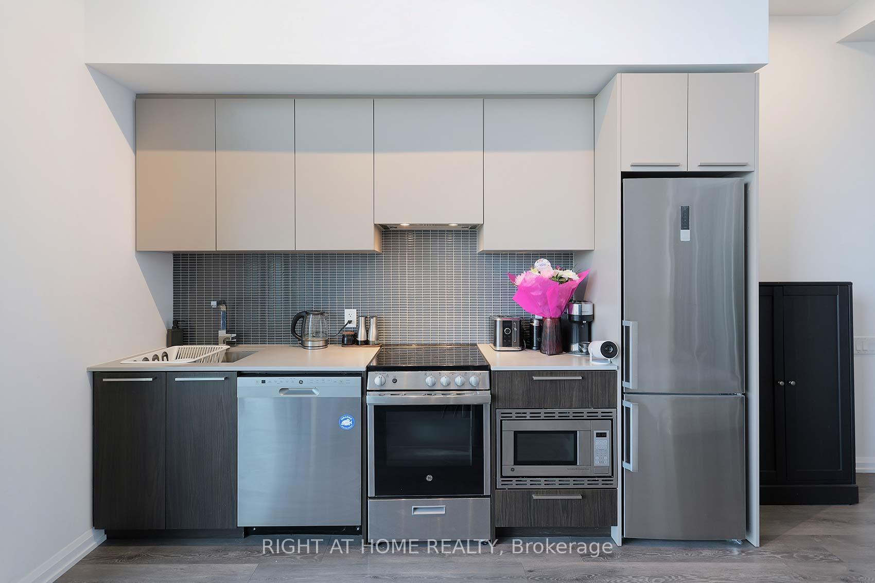 2 Bedrooms Condo at 4208 Dundas, Toronto For sale