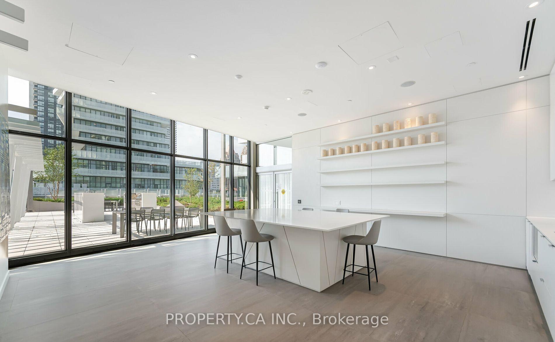 3 Bedrooms Condo at 3883 Quartz, Mississauga For sale