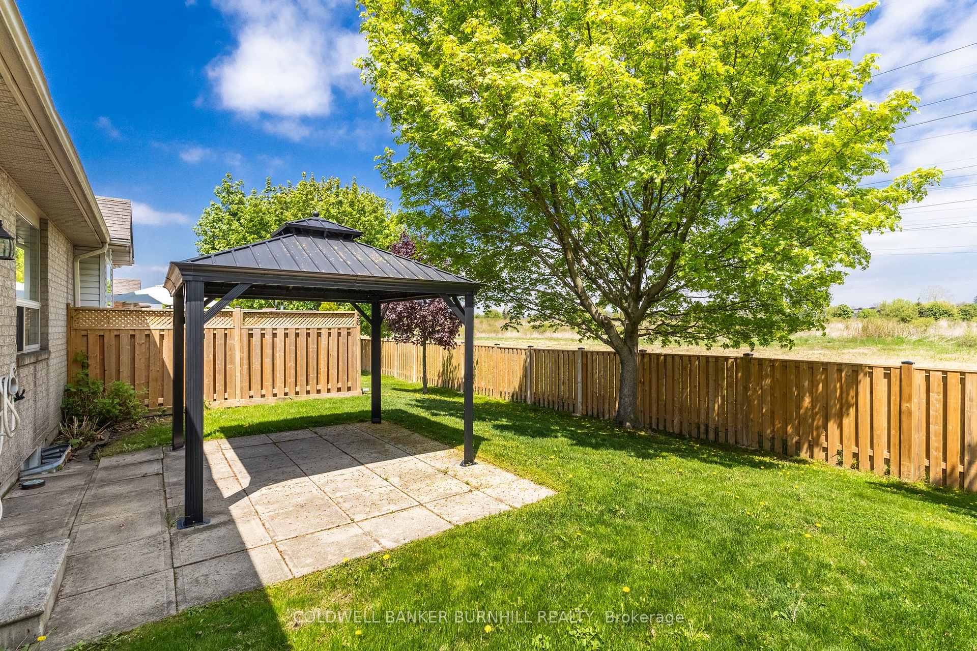 2 Bedrooms Condo at 56 Northern Breeze, Hamilton For sale